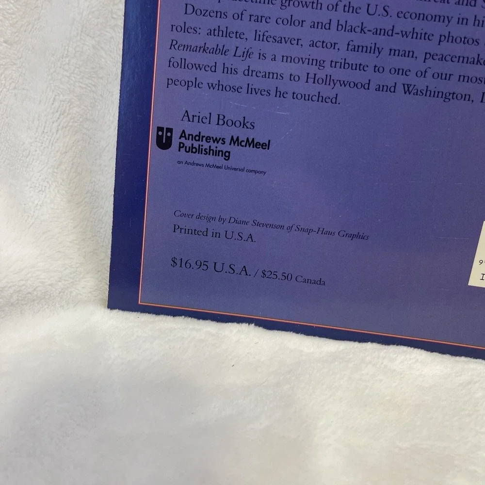 Ronald Reagan :‎ A Remarkable Life by Jim Cardigan (1995, Trade Paperback)